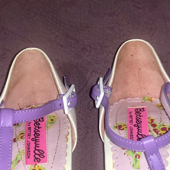 RARE Betseyville Heels 💜🎀🤍 - Picture 8 of 12